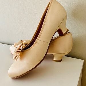 New Unworn American Duchess “Amelie” sz. 9.5